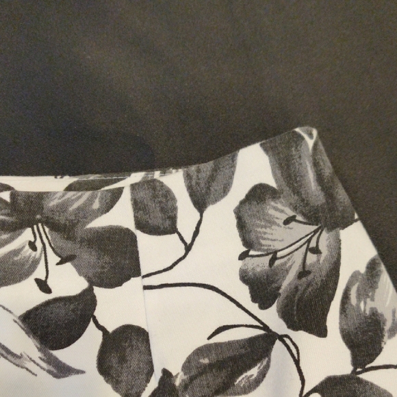 Erik Stewart. Floral Black and White Pants - Picture 5 of 9